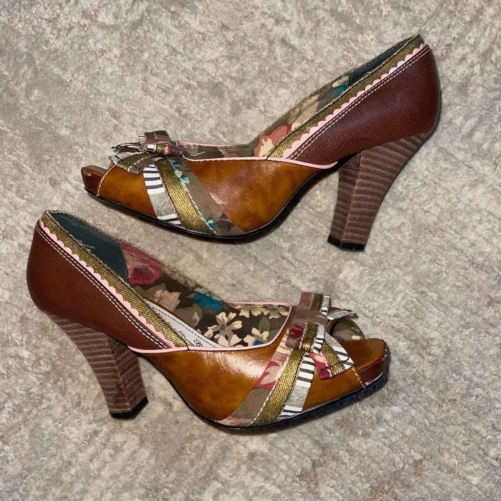 ๐๐๐๐๐ ๐๐๐ ๐๐๐๐ ๐ก๐๐ Retro-Inspired Heels - Picture 3 of 16